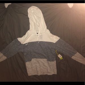 Broken threads men’s size M light sweatshirt!